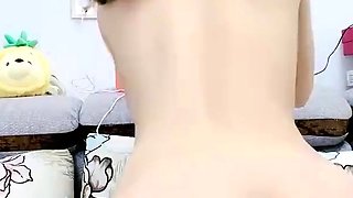 This large amateur cam girl has some very big boobs
