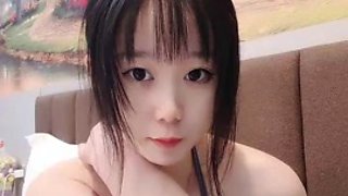 Taiwans cool and pretty girl! Newcomers have recently entered the sea! On request, she showed off her sexy body, stripped naked and raised her beautiful buttocks, licked her pussy, crossed her legs, and vibrated the massager