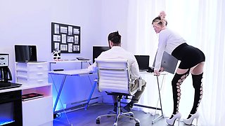 Rainbowslut – Cheating Secretary begs for Impregnation