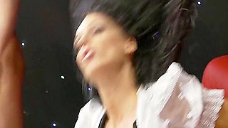 Dienstweib Bekommt Dreier Auf Der Waschmaschiene