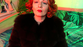 Fur fetish and long leather gloves pin up MILF