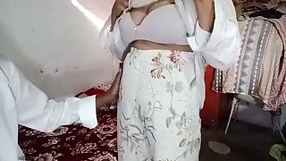 Hot Aunty Seduces Servant Alone - Anal Fucking & Big Boobs Sex in Hindi