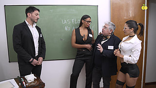 Instituto Limón Chapter 2 Teachers Leave Student After Hours for Her Behavior and They Hook Her Hard