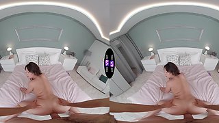 Lustful Lola flaunts her massive booty and bountiful bosom in a sizzling threesome