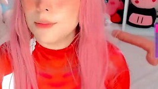 Very hot amateur thai teen girl toying her pussy on cam