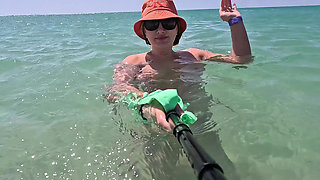 Girl Swimming Naked Underwater No Panties