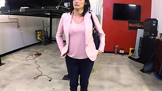 HotwifeXXX-Hot Wife Hasn't Enough Money For A Car Service