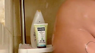 Fucked My Plumpy Wifey Under the Shower