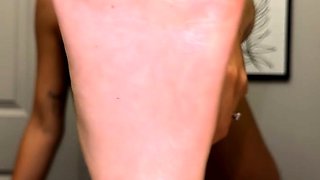 Cute amateur webcam teen girl toying pussy on webcam