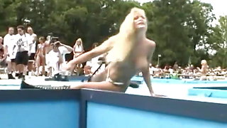 Flashing MILFs Real Public nudity flashing videos from