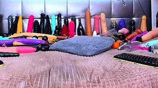 Big boob brunette masturbates on webcam