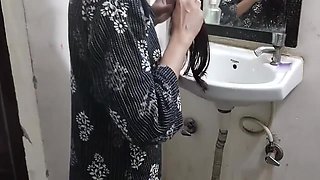 Little Stepsister Ko Nanga Karke Bathroom Me Pel Diya