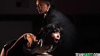 An awesome missionary pose fuck with a curly-haired Cindy Luna