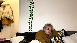 Amateur webcam girl masturbate big dildo