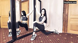 Hottie's stretch girls scene