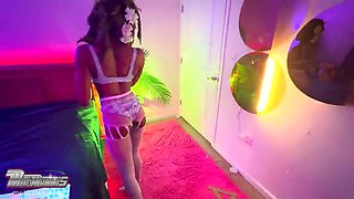 NANNY BIG BLACK COCK GETS SLAMMED INTO DEEP-THROATING TEENIE BI-ATCH’S WINDPIPE!
