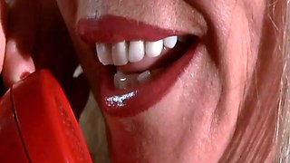 Former Vegas showgirl Jenna Lynn strips and fucks her pussy