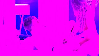 Emo Amateur Teen stript vor der Cam