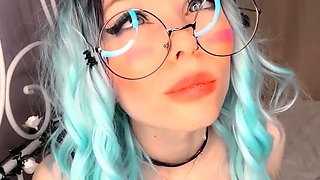 Small titted slut wanks toys