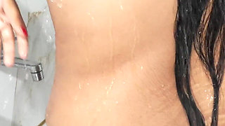 Today I Bathed My Sister-in-law Naked, She Gave It Secretly.