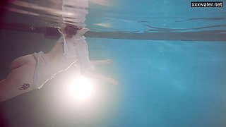Underwater Show - public teen (18+) scene