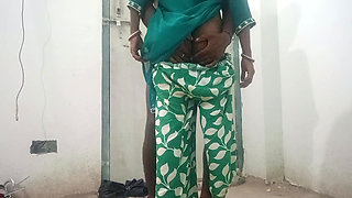 Desi House wife ko Husband ne Doggi position me choda  dkrhw143