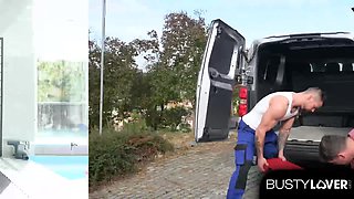 3 Delivery Guys Take Turns DPing Fit Slut Vina Reed in Her Home