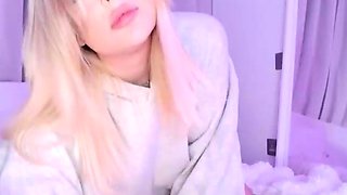 Blonde teen Sierras first erotic masturbation video