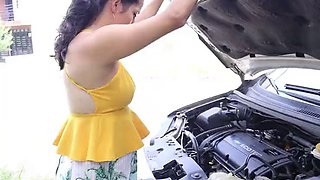 Mechanic fucks married woman stuck in the middle of nowhere