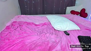 Petite Webcam Teen Fists Skinny Booty and Big Saggy Tits