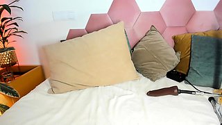 Amateur Webcam Cute Teen Plays Solo with Big