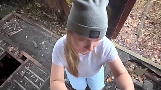 Horny Babe Has Spontaneous Sex In Old Rusty Train With Stranger
