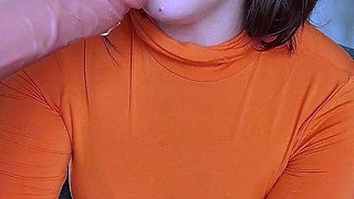 Bubble butt amateur goes solo with a toy in the powder room