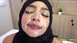 Indian guy Fucks Muslim Hijabi Teen and Cum Covers her on this Eid