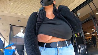 outdoor underboob reading
