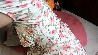 Solo big ass brunette uses toy