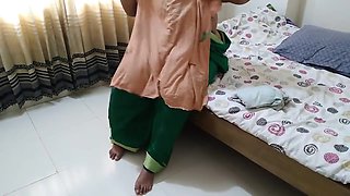 Punjab Milf Hot Aunty Doing Laundry In Bed When Neighbor Saw Her & Fucked - Desi Sex