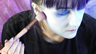 Alice Does Makeup