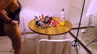 Fetish threesome cumshot and piss shower