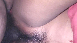 Desi hot bhabhi romantic munda mein dalwa rahi rahi hai.