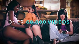 GIRLSWAY - MILF Lexi Luna Gets Sensual Massage In VR While Leana Lovings Sneaks Lustful Touches