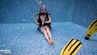Underwater Dildo Fucking in Scuba Gear