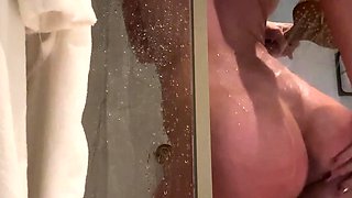 Big ass babe exposes her big boobs