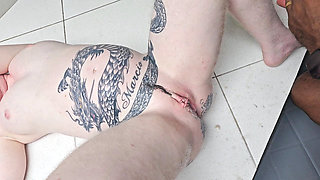 PREGNANT WOMAN CAN'T SHAVE AND CALLS THE CUCKOLD TO DO THE JOB