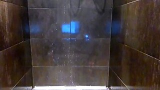 amateur sara242 masturbating on live webcam