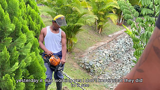 The cheating wife of the Chief ebony Milf carla morelli does not miss the opportunity to fuck the big BBC cock of her gardener!