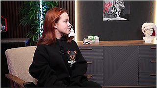 Bella Mur & Nicole Murkovski: Answering Twitter Subscribers Together