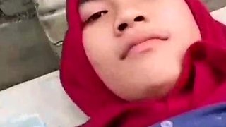 Jilbab Ngentot Di Belakang Rumah, Memeknya Masih Merah