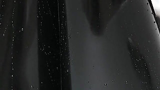 Latexdoll in the Bathtub