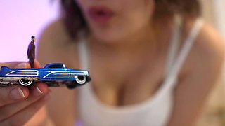 Giantess Girl and Car